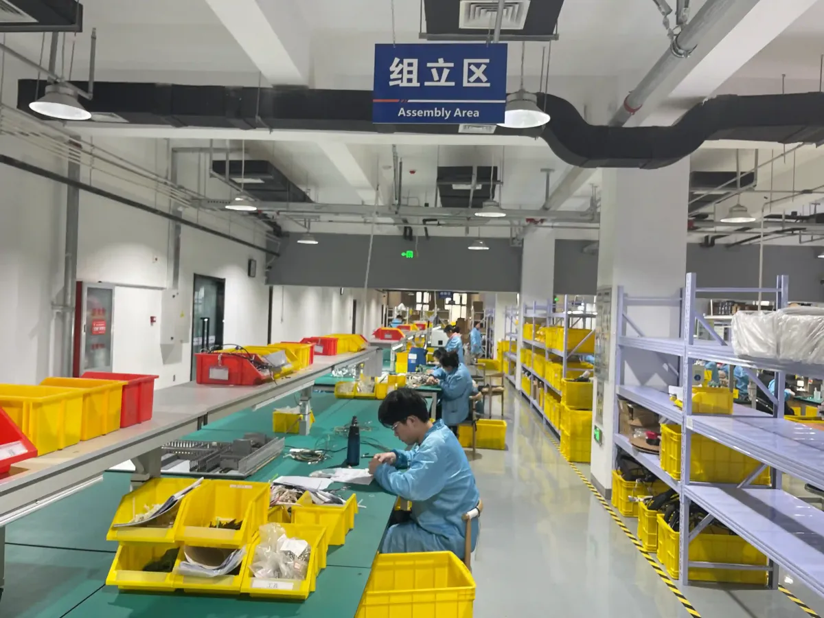 Kis szériás kábelköteg szerelés WIRINGO gyártócellában