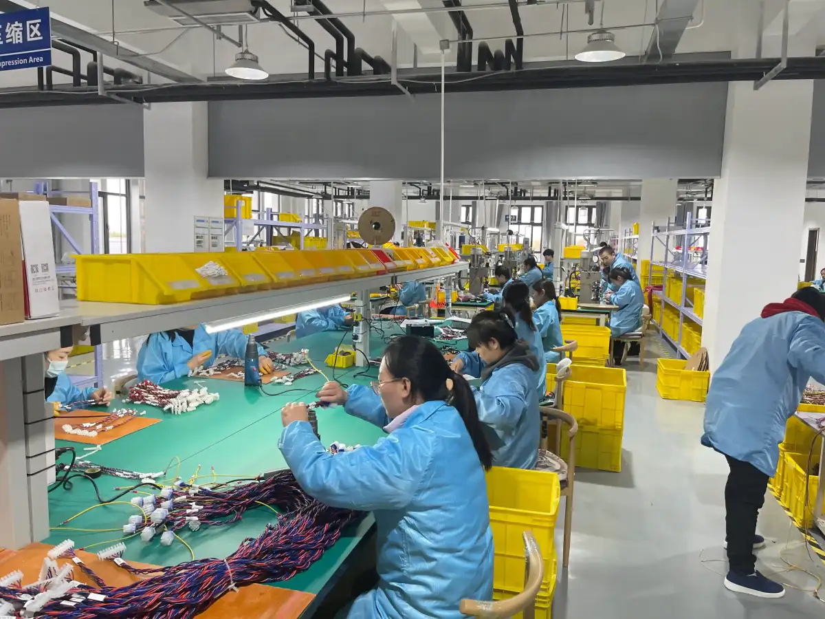 Wire harness labeling: címke, sleeve és traceability
